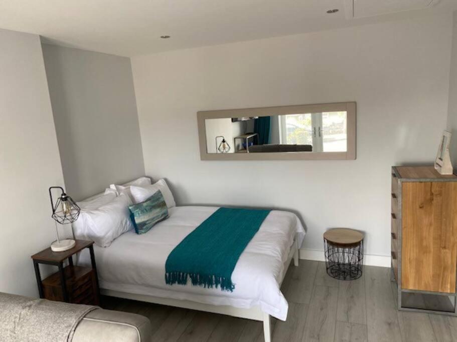Luxury Mumbles View Studio Apartment Swansea Bagian luar foto